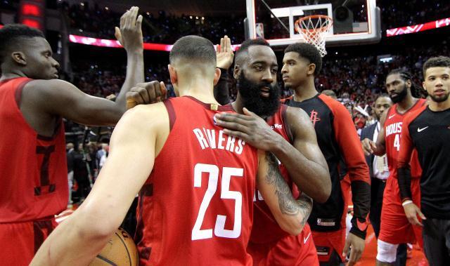  瓦兰丘纳斯30+15鹈鹕胜奇才  