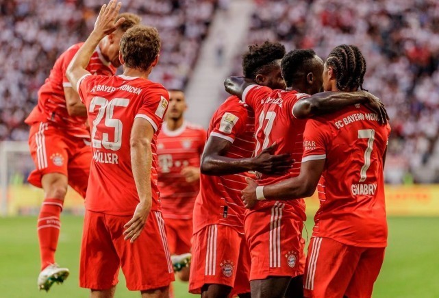  诺伊尔失误送大礼，拜仁主场憾平柏林  